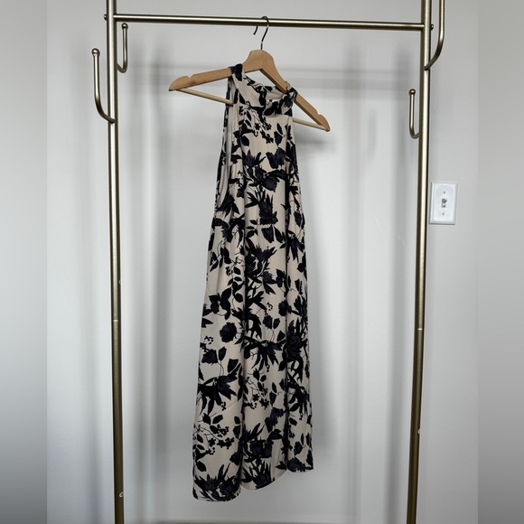 Floral Shift Dress - Picture 1 of 6